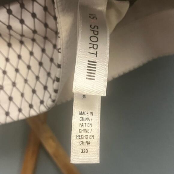 Victoria Sport Sports Bra - Picture 3 of 3